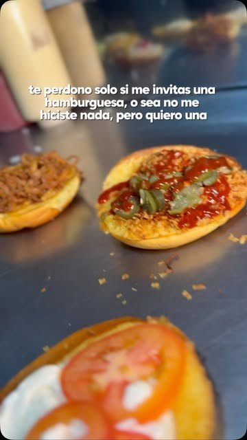 Hamburguesas recién armadas